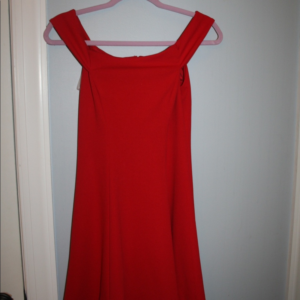 RED DRESS - Picture 3 of 5